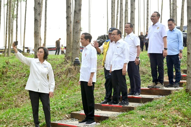 Jokowi Tetap Jalan-Jalan, Walau Kantor di IKN!