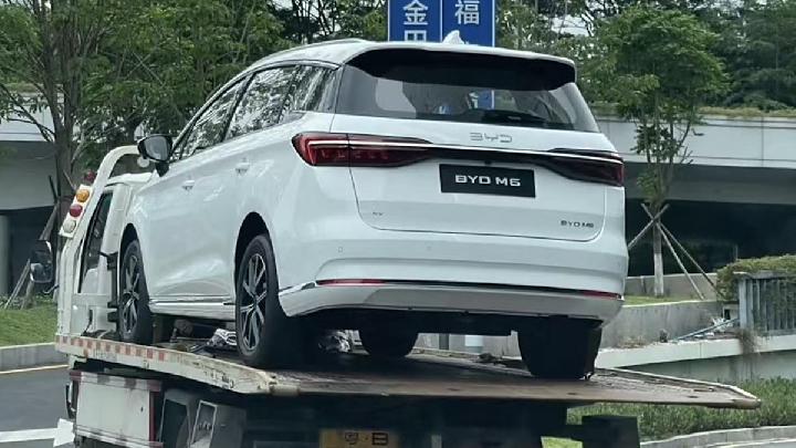 BYD M6: MPV Listrik Medium Pertama untuk Keluarga, Ramaikan GIIAS Surabaya 2024