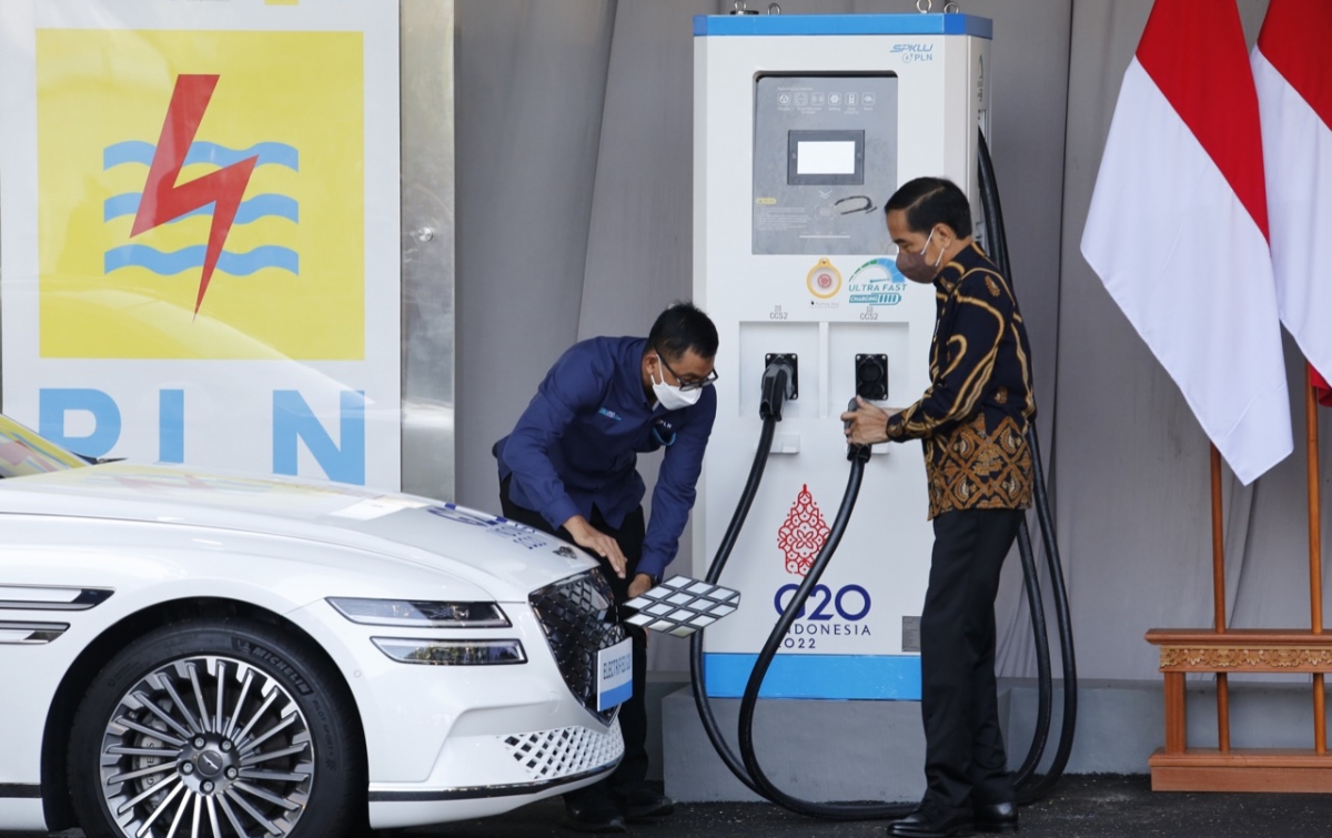 SIER Resmikan SPKLU Fast Charging 120 KVA, Dorong Surabaya Menuju Kota Hijau