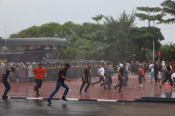 Banyuwangi Mendidih: Aksi Ricuh Warnai Simulasi Pengamanan Pilkada