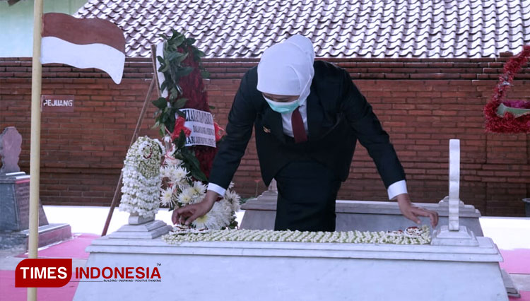 Hening di Makam Pahlawan, Pj Gubernur Jatim Ingatkan Tugas Bangun Negeri