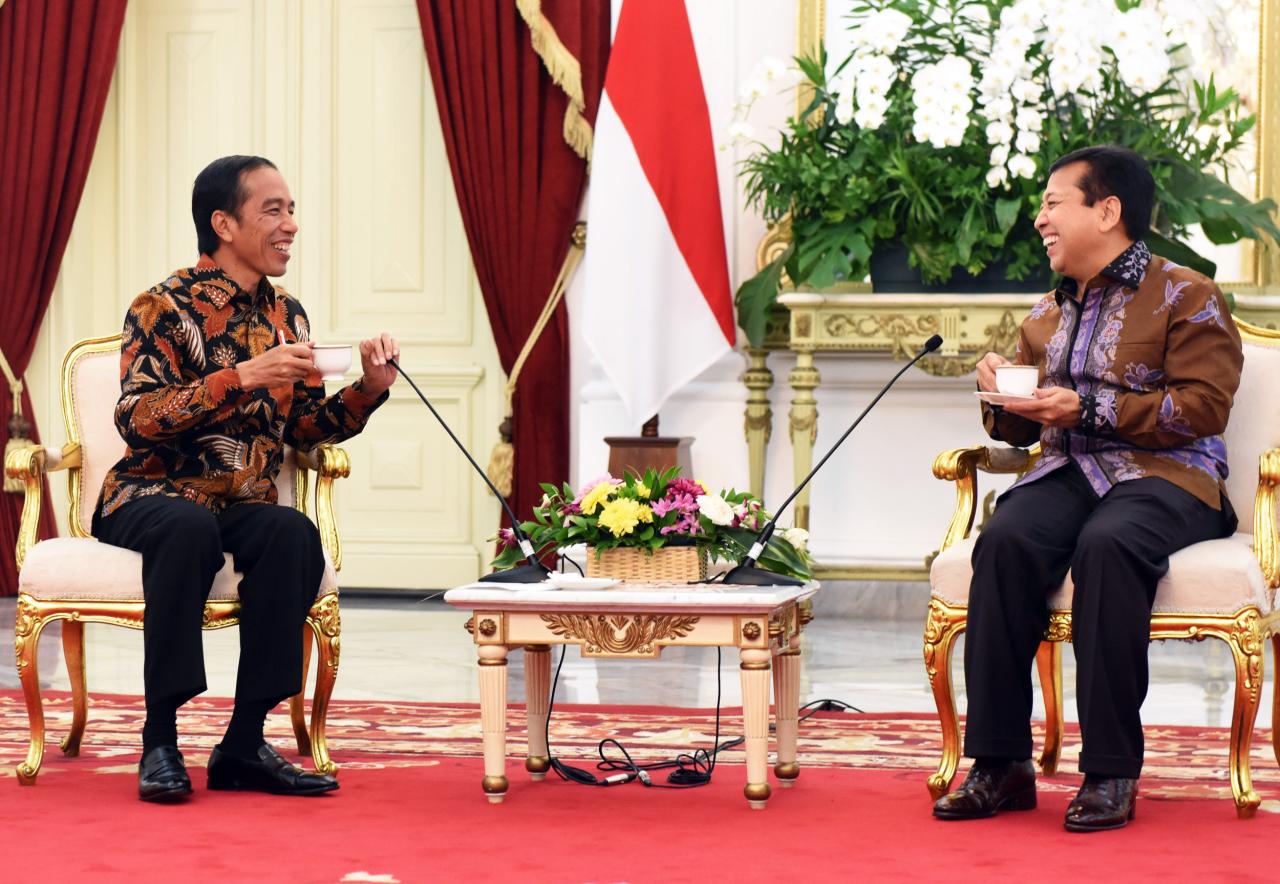 Jokowi Diajak Nakhodai Golkar, Politisi Senior: Undang-Undang Saja Bisa Diubah!