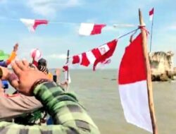 Meriahnya Upacara Kemerdekaan di Tengah Laut Situbondo: Santri dan Nelayan Bersatu Rayakan Kemerdekaan