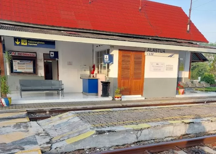 Jejak Sejarah: Stasiun Tanggung, Saksi Bisu Perjalanan Kereta Api di Indonesia