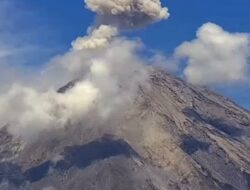 Gunung Semeru Erupsi Tiga Kali Pagi Ini, Abu Vulkanik Mencapai Ketinggian 800 Meter