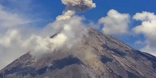 Gunung Semeru Erupsi Tiga Kali Pagi Ini, Abu Vulkanik Mencapai Ketinggian 800 Meter