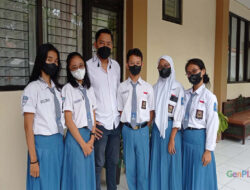 Guru Agama SMKN 12 Kota Malang Viral Cekik dan Piting Siswa: Candaan Berlebihan?