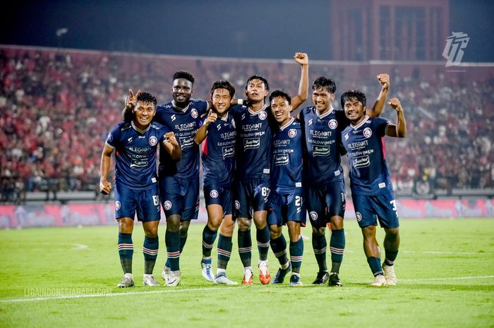 Arema FC Siap Berjibaku di Liga 1 Agustus: Tiga Laga Menanti Singo Edan