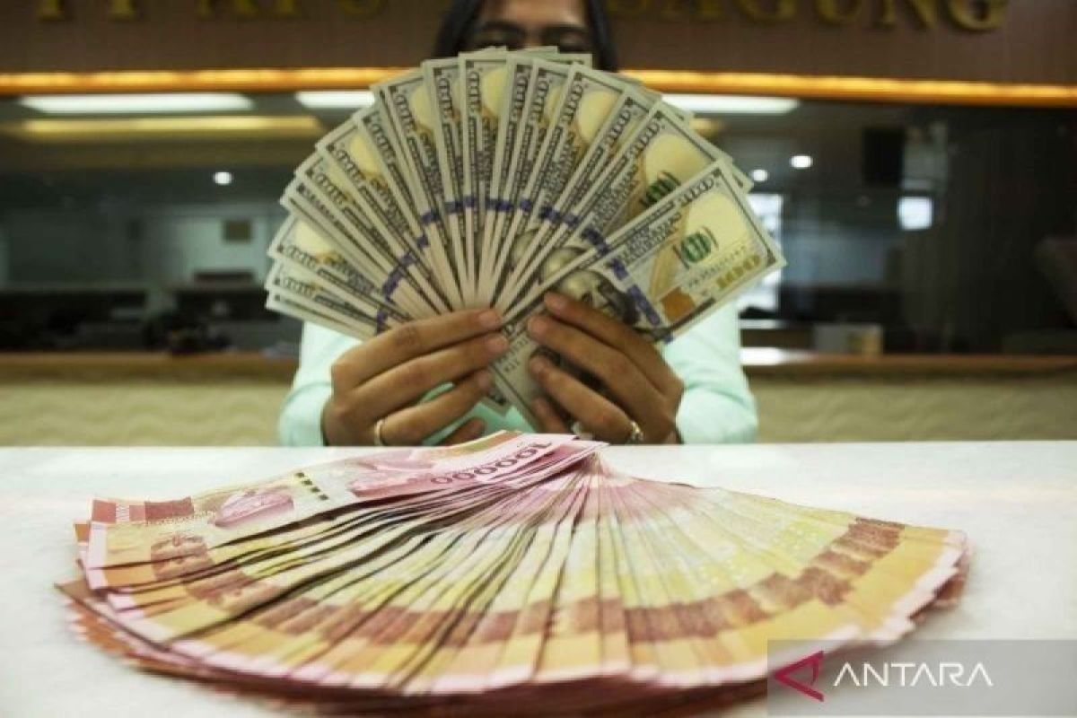 Rupiah Tergelincir ke Rp15.924 per USD, Dolar AS Menguat