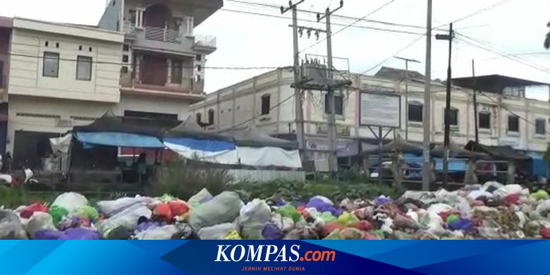 Siti Dielu-elukan di Pasar, Janji Bersihkan Sampah Polewali Mandar