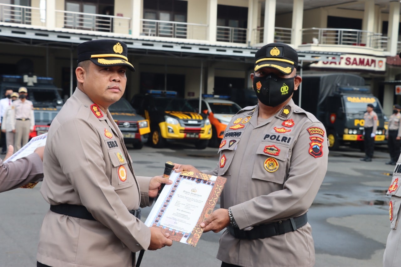 Polisi Blitar Dapat Hadiah Unik Usai Tangkap Maling Mesin Aerator!