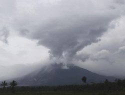 Gunung Semeru Kembali Bergemuruh, Erupsi Terjadi 5 Kali Pagi Ini!