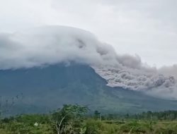 Gunung Semeru Kembali 'Ngambek', Luncurkan Awan Panas Setinggi 700 Meter!