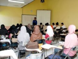 Silfester Kuliah di Kampus Ilegal?