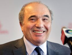 Topreneur Presiden Fiorentina, Rocco Commisso, geram dengan penjualan Federico Chiesa ke Liverpool. Ia mempertanyakan harga jual Chiesa yang terpaut jauh dengan harga beli Fiorentina sebelumnya.